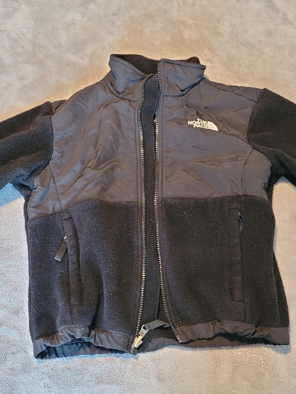 The North Face Youth All Black Denali Polartec Fleece Full Zip Jacket Kids mediu